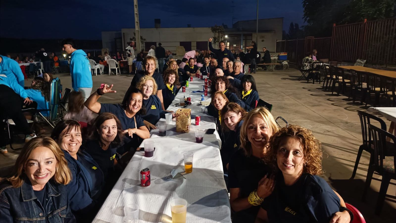 Los vecinos de Pereña de la Ribera se van de cena popular