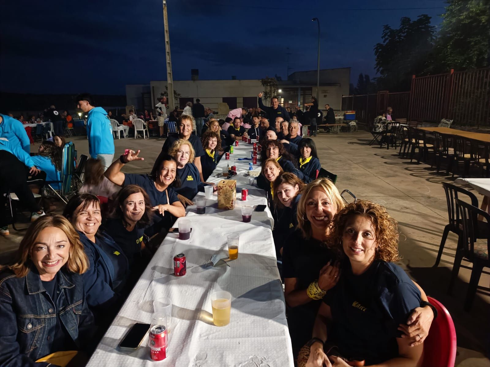 Los vecinos de Pereña de la Ribera se van de cena popular