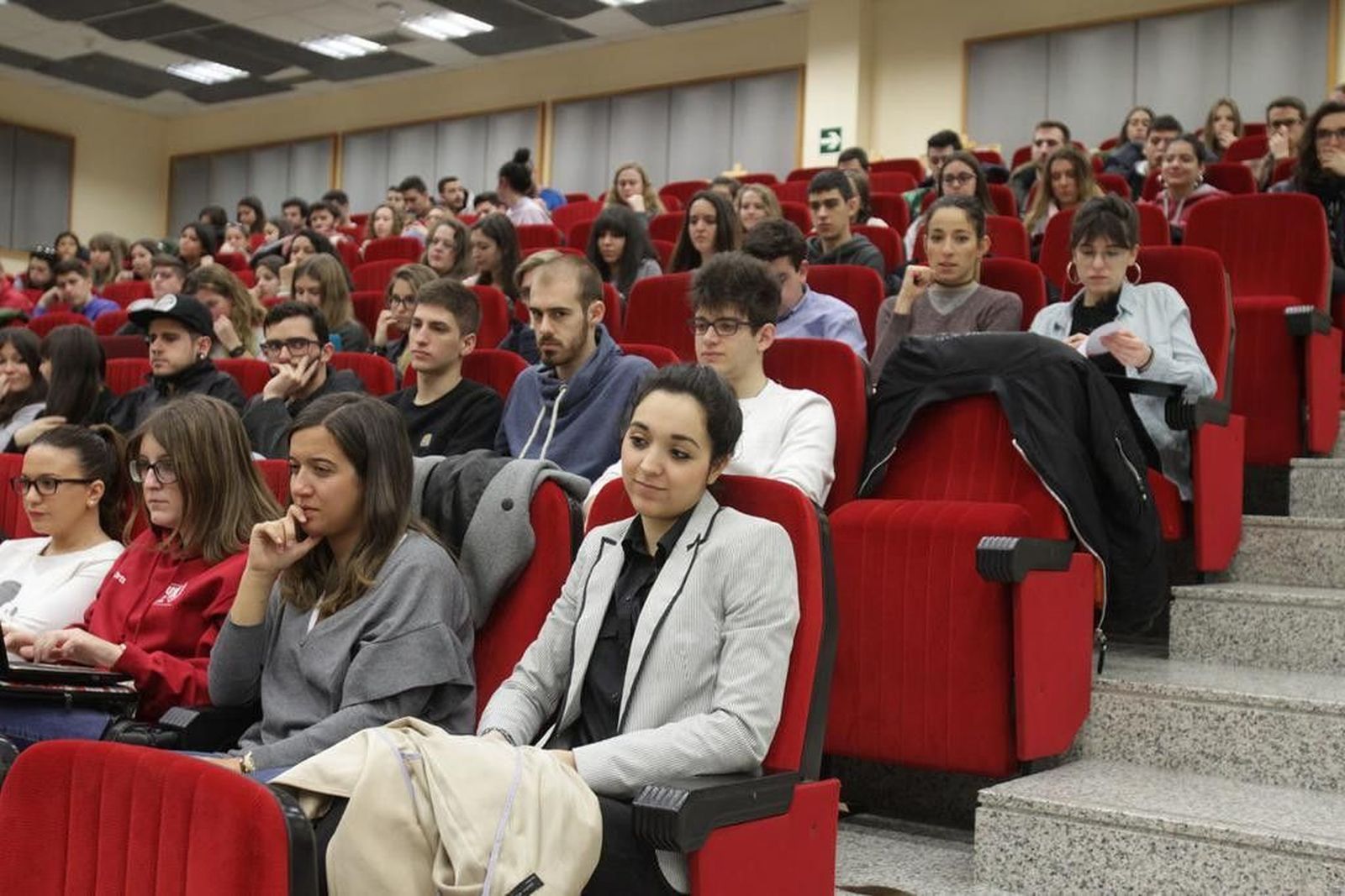 Tres alumnos participan en las fiestas de la Facultad de Comunicación