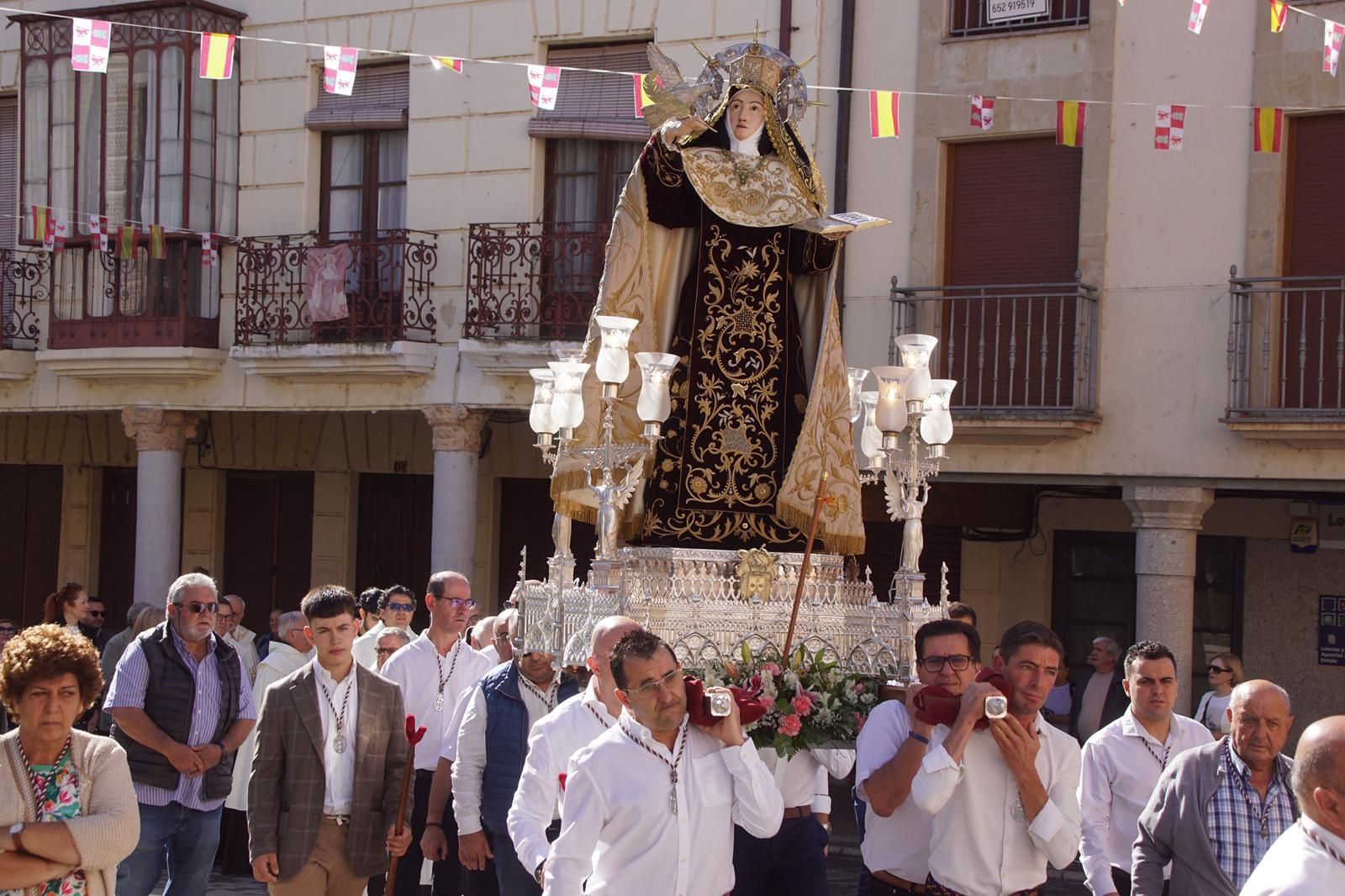 Salida procesión Santa Teresa en Alba de Tormes  (19).jpeg