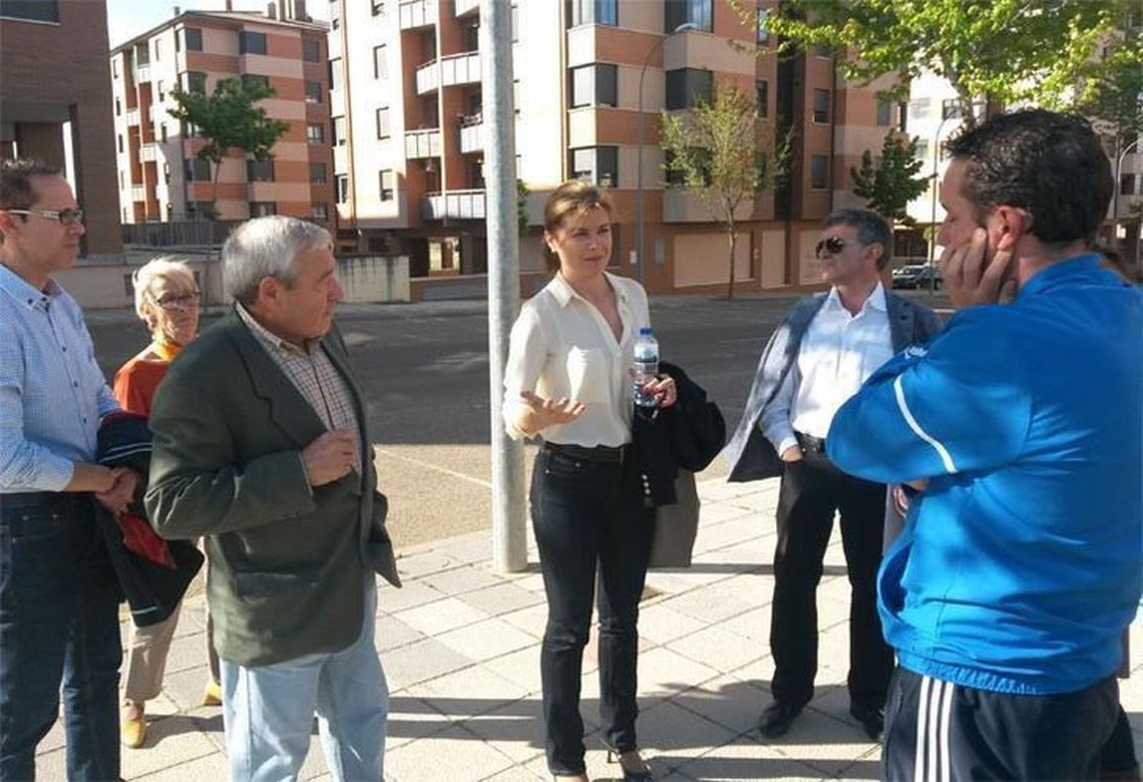 La candidata popular abrirá “de forma inmediata” la rotonda de acceso al barrio de Vista Alegre