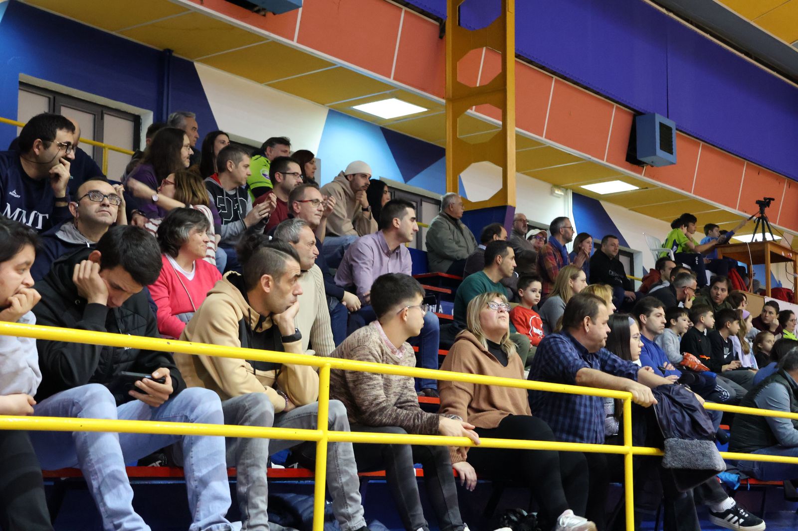 aficion-del-balonmano-zamora-en-el-angel-nieto-9