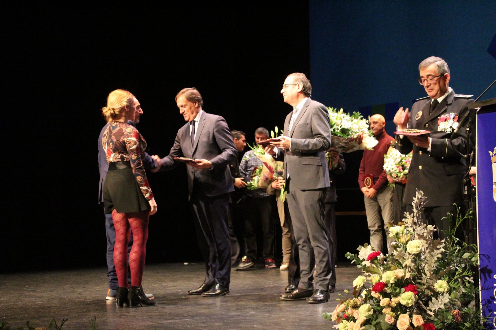 entrega-de-medallas-de-reconocimiento-a-la-policia-local-48