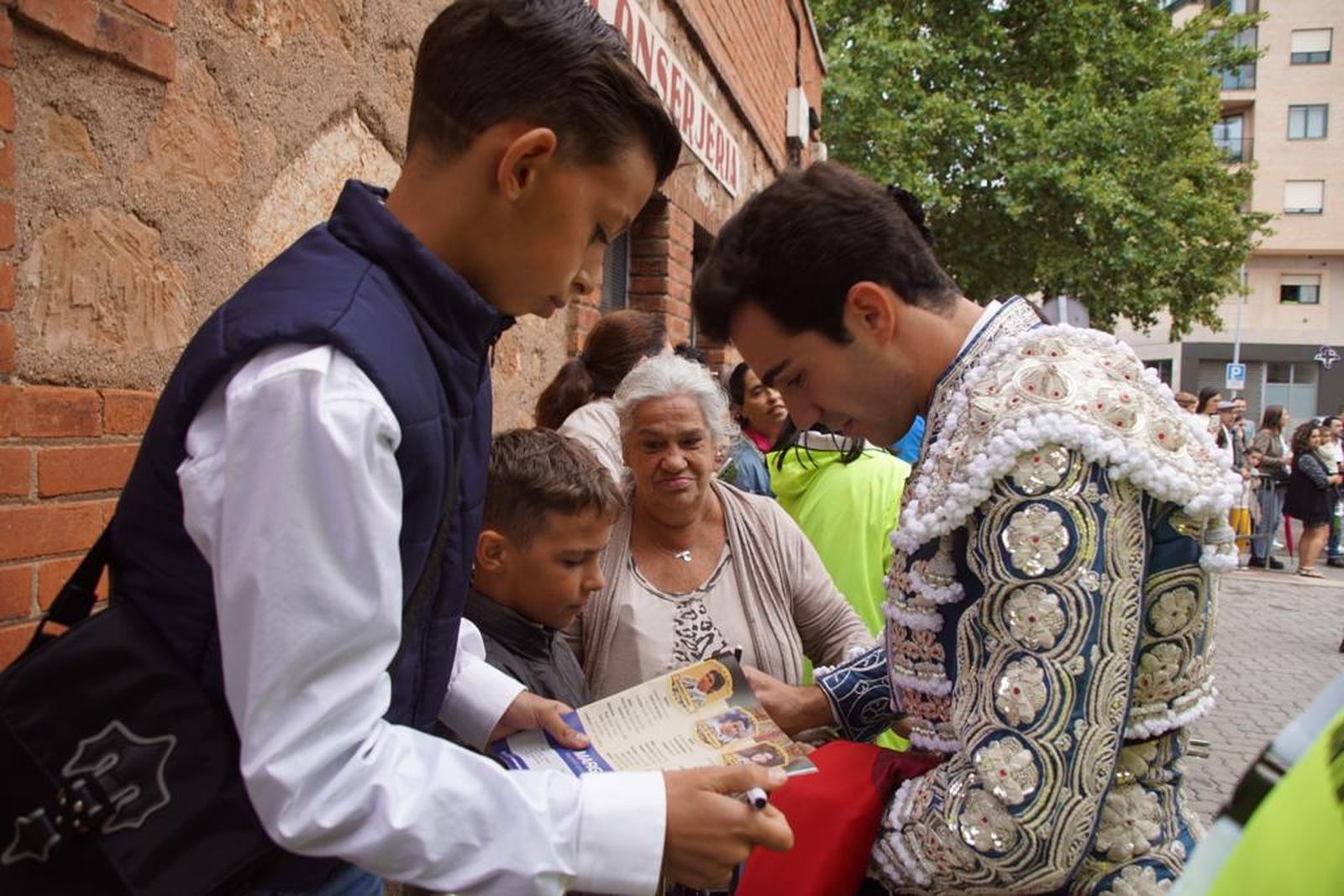 ambiente-en-el-patio-de-cuadrillas-de-la-glorieta-sabado-16-de-septiembre-19