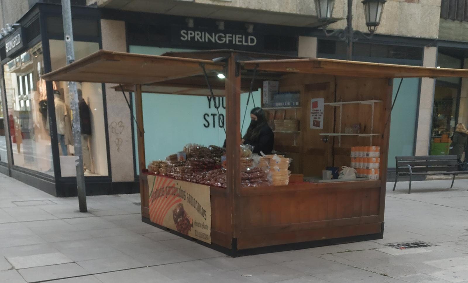 Caseta de almendras garrapiñadas