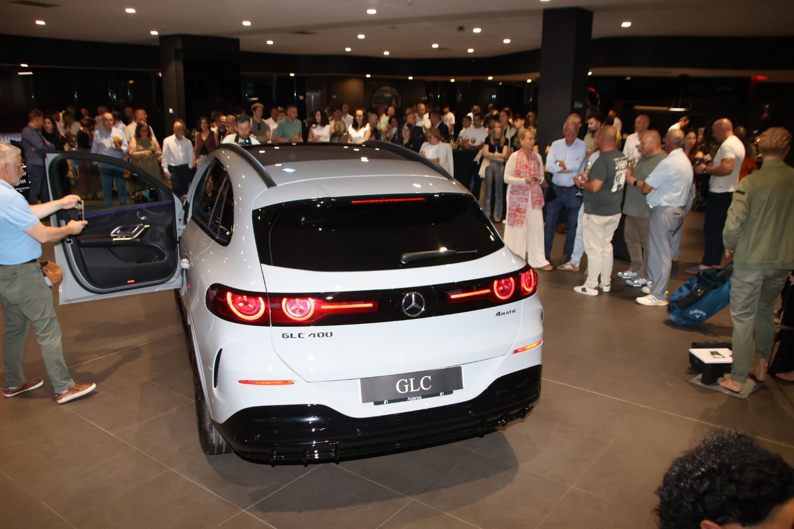 Presentación dos coches en la mercedes