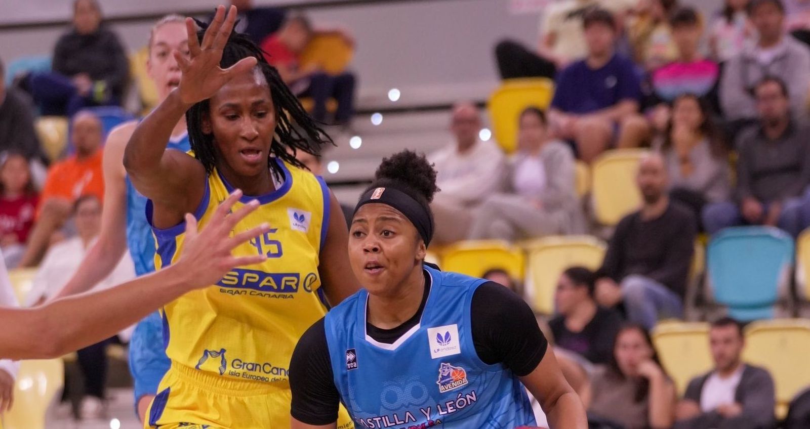 Carter, ante Ndour | FOTO CB AVENIDA