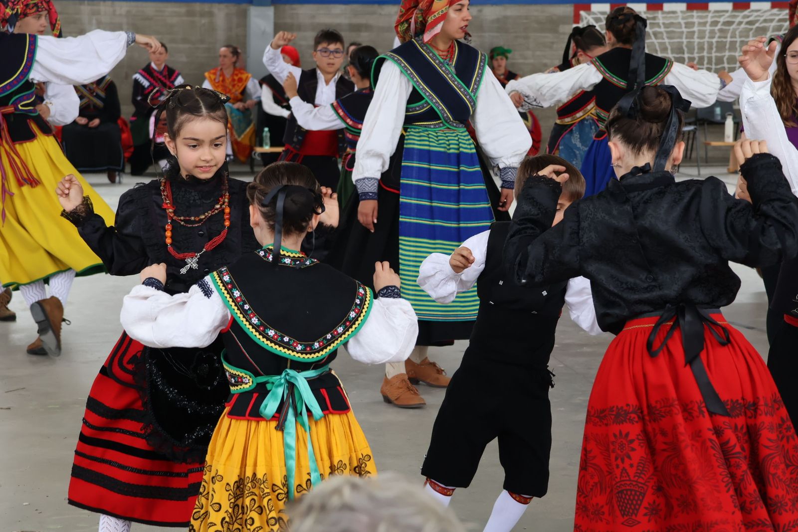 actuacion-fin-de-curso-de-la-escuela-de-baile-dona-urraca-16