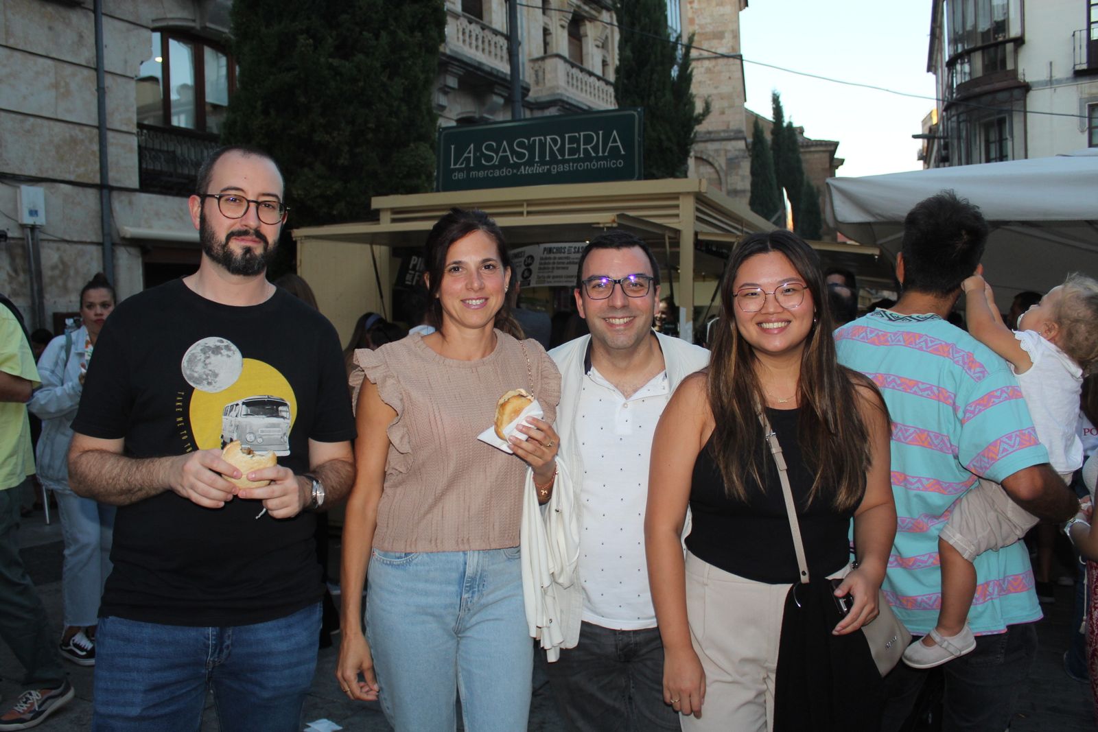 Ambiente en la Feria de Día en la tarde de este jueves