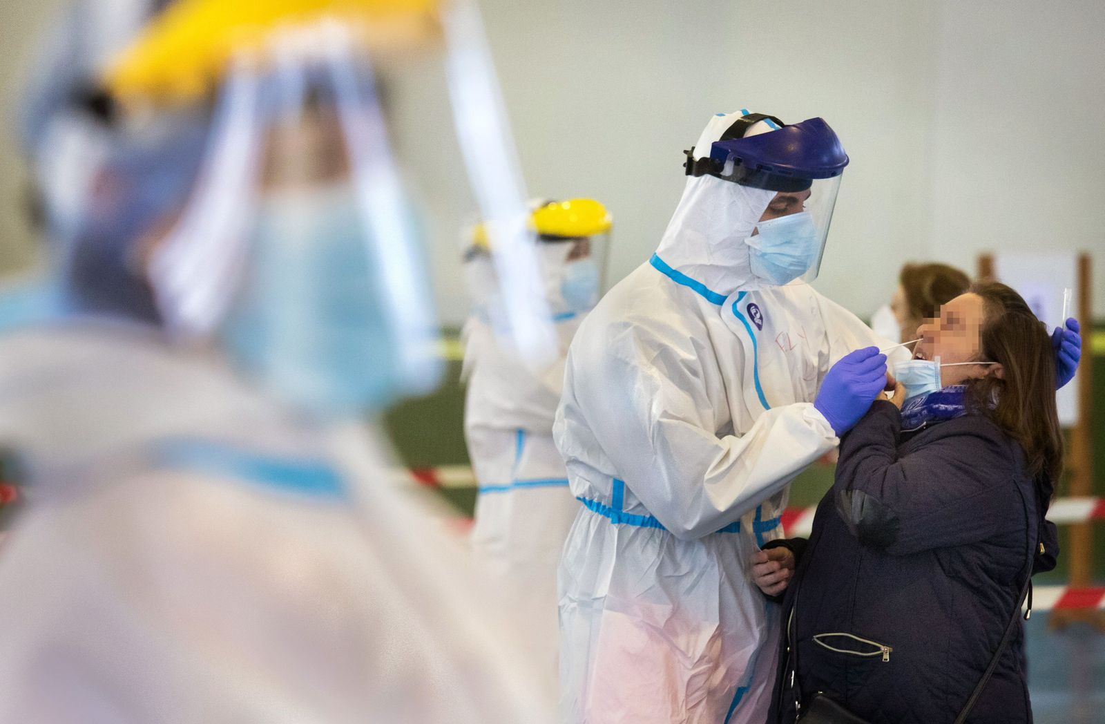 Sacyl lleva a cabo un cribado masivo de test de antígenos para la detección de COVID 19 en la zona básica de salud de la localidad salmantina de Sancti Spiritus. | FOTO ICAL