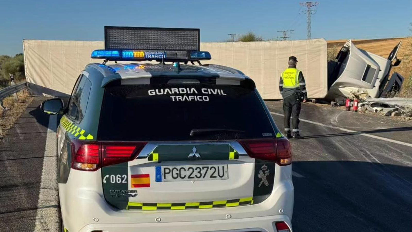 Guardia Civil de Tráfico de Salamanca regulando el tráfico con motivo del corte