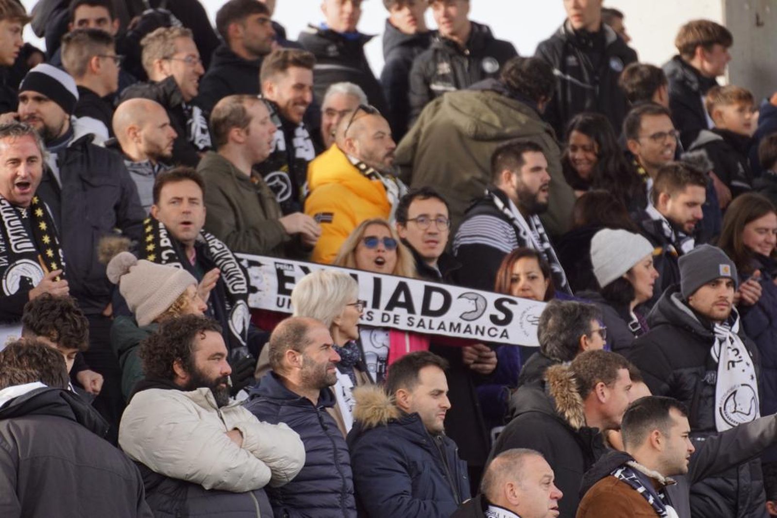 galeria-ambiente-en-las-gradas-en-el-partido-de-copa-del-rey-unionistas-sporting-de-gijon-foto-juanes-4