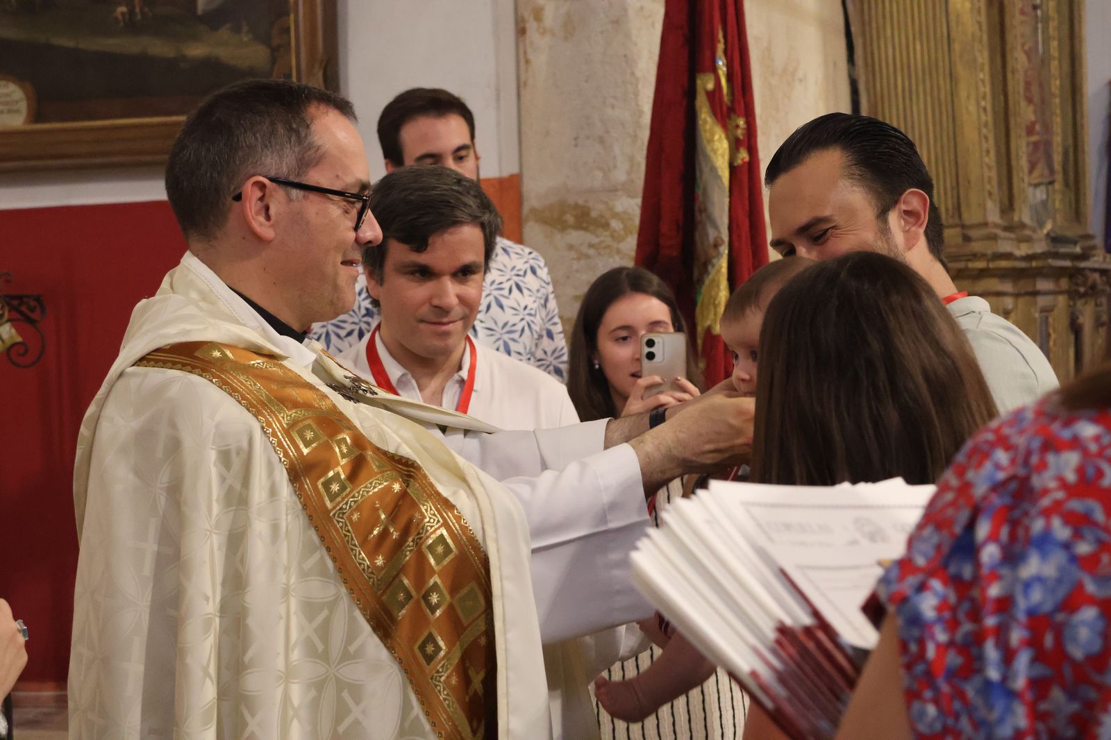 entrada-de-nuevos-hermanos-de-la-cofradia-de-la-concha-14