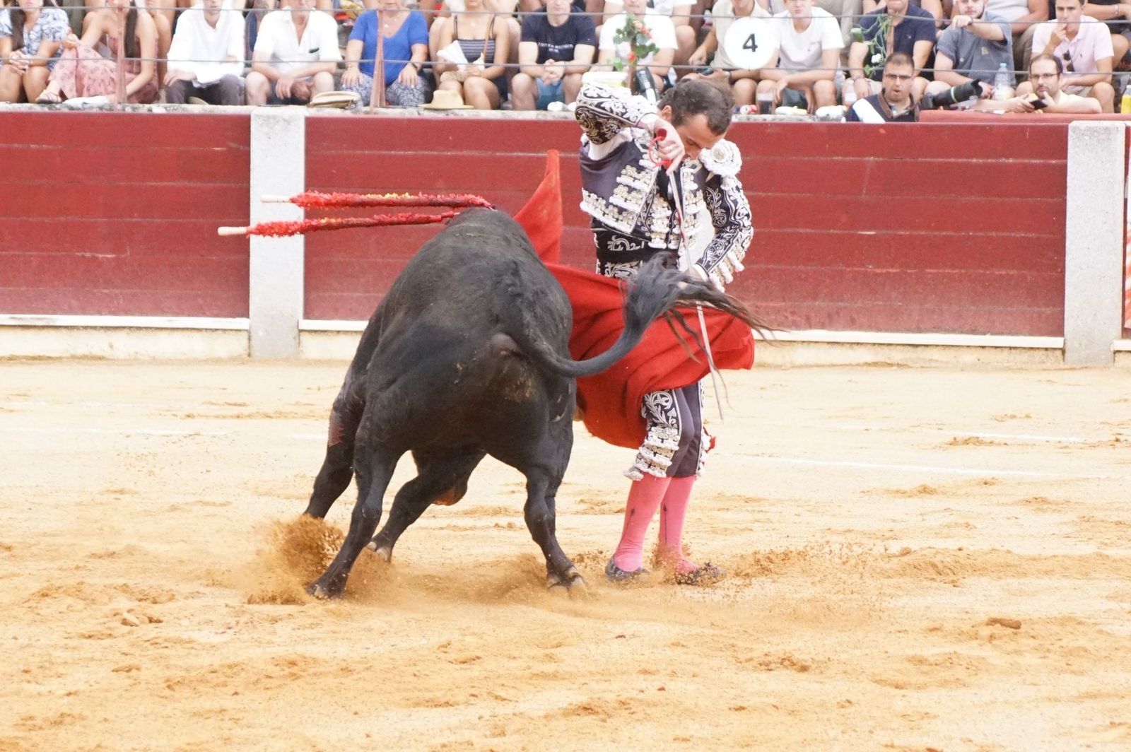 Javier Castaño se despide de Guijuelo y Damián Castaño, su hermano, e Ismael Martín salen a hombros en Guijuelo