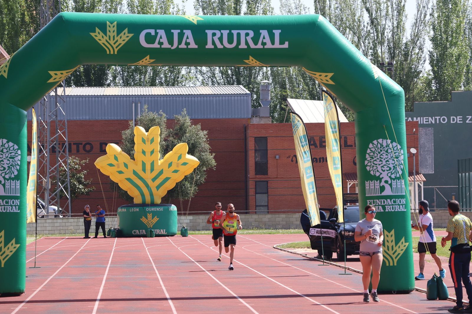 GALERÍA | Revive en imágenes la llegada a meta de los atletas en la Media Maratón de Zamora
