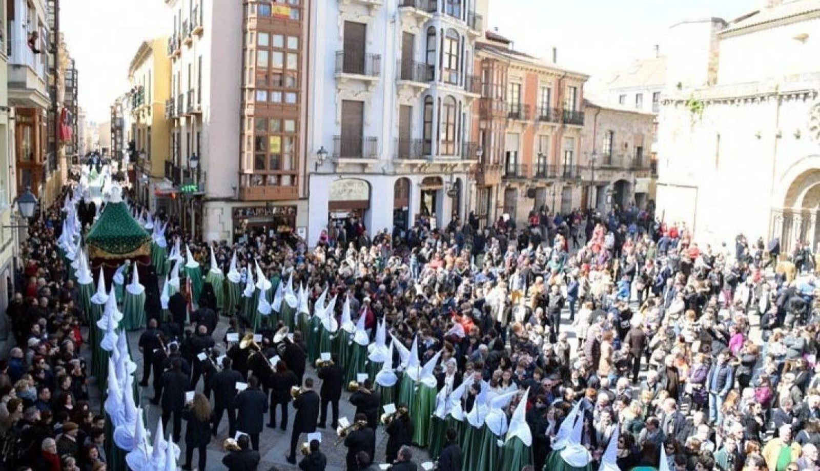 La Esperanza pasando por la Plaza Mayor