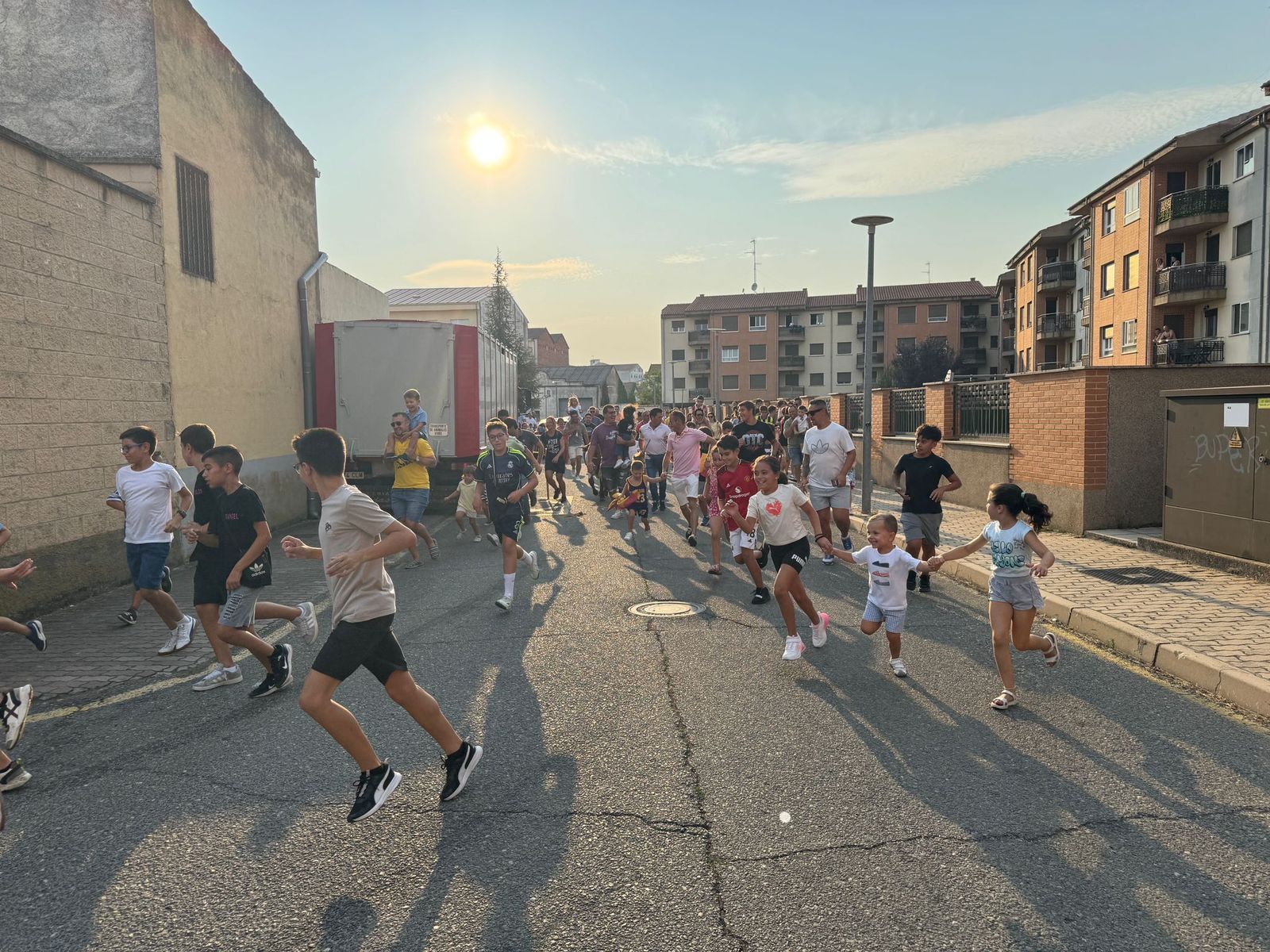 Encierro infantil de Mini Bueyes en Guijuelo durante sus fiestas 2025