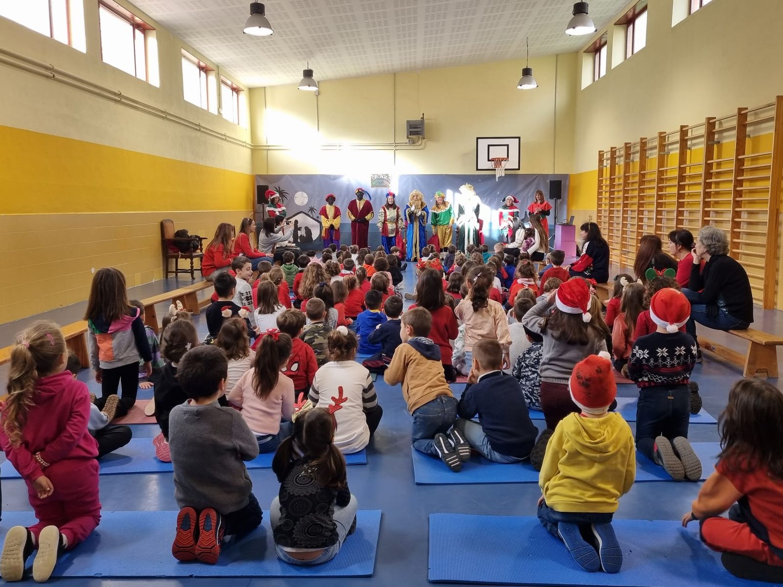visita-de-los-reyes-magos-al-ceip-sancho-ii-1