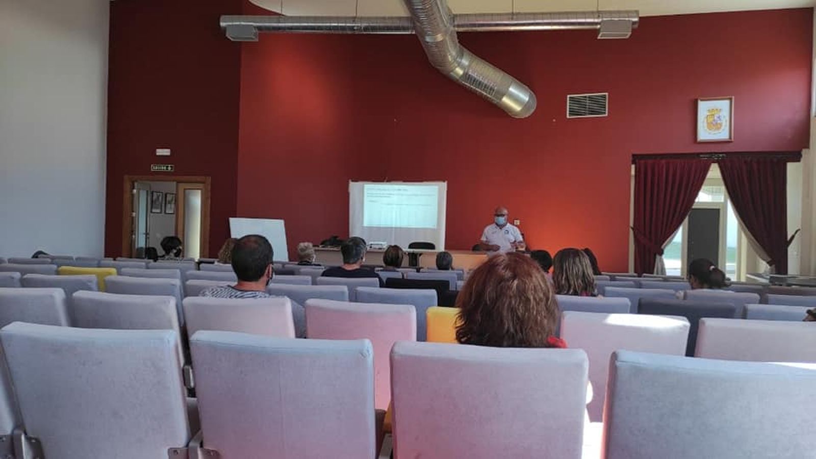 Una charla en San Vitero sobre sanidad.Archivo