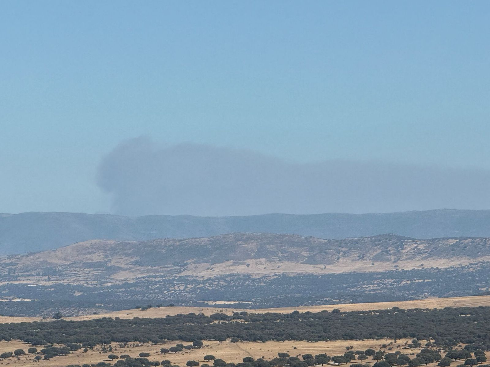 Así se ve el incendio de Ávila desde Salamanca