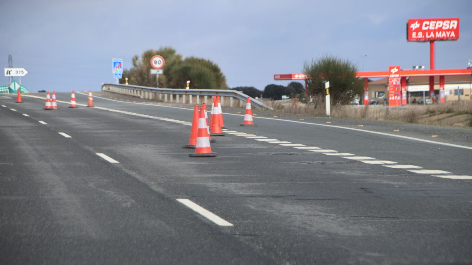 Corte de un caril en la a66 de Fresno Alhándiga - Montejo por baches