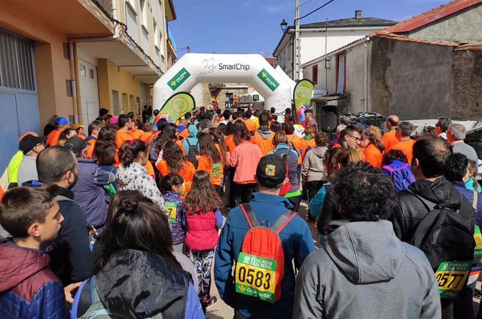 Edición pasada de una marcha solidaria en Pino del Oro.