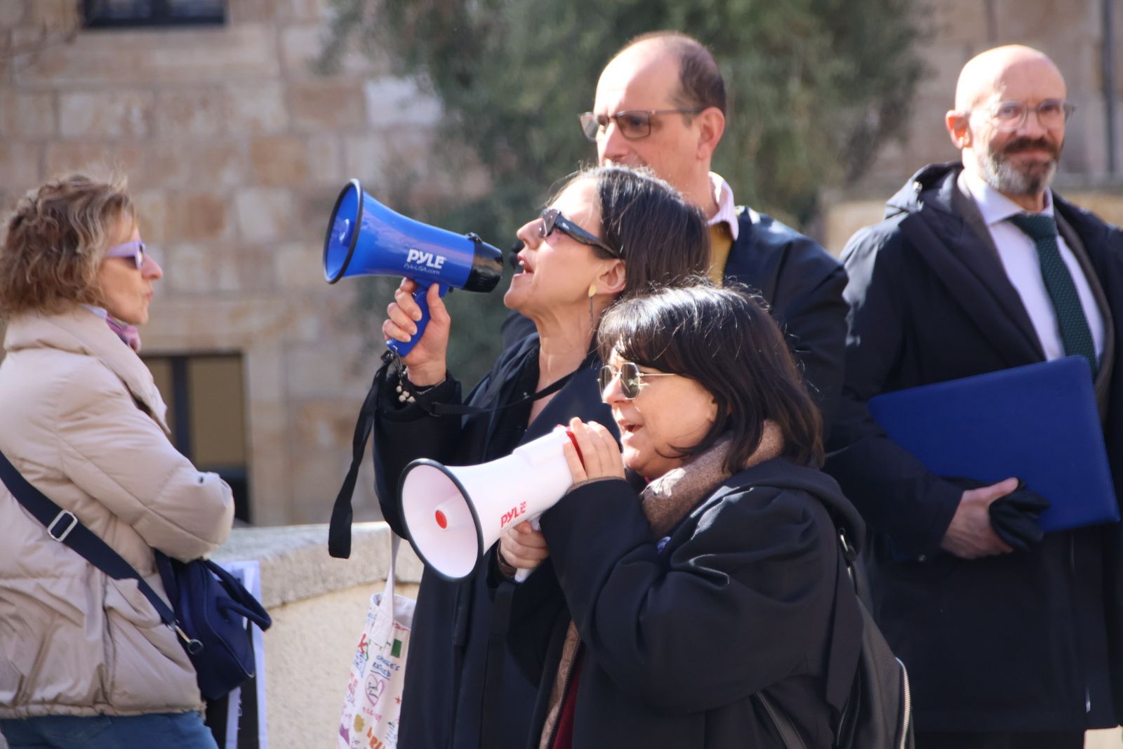 Concentración mutualistas ante la sede del PSOE