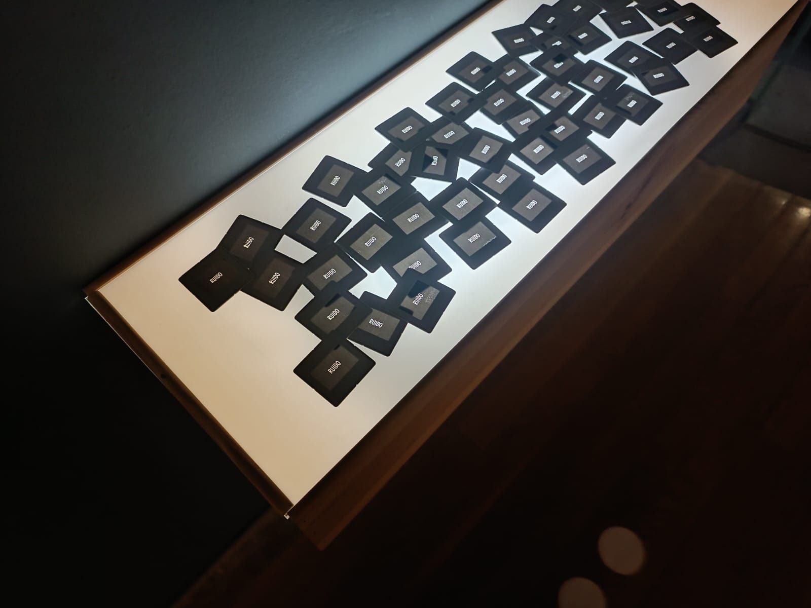 Virginia Rivas presenta su exposición 'El color del ruido' en Salamanca