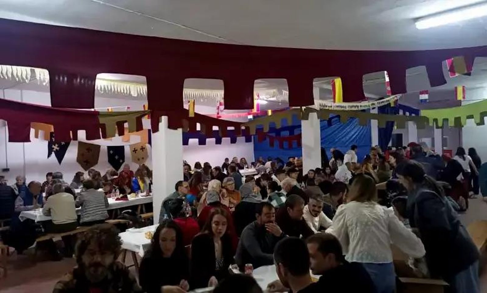 Los vecinos de Camarzana disfrutan de una cena medieval