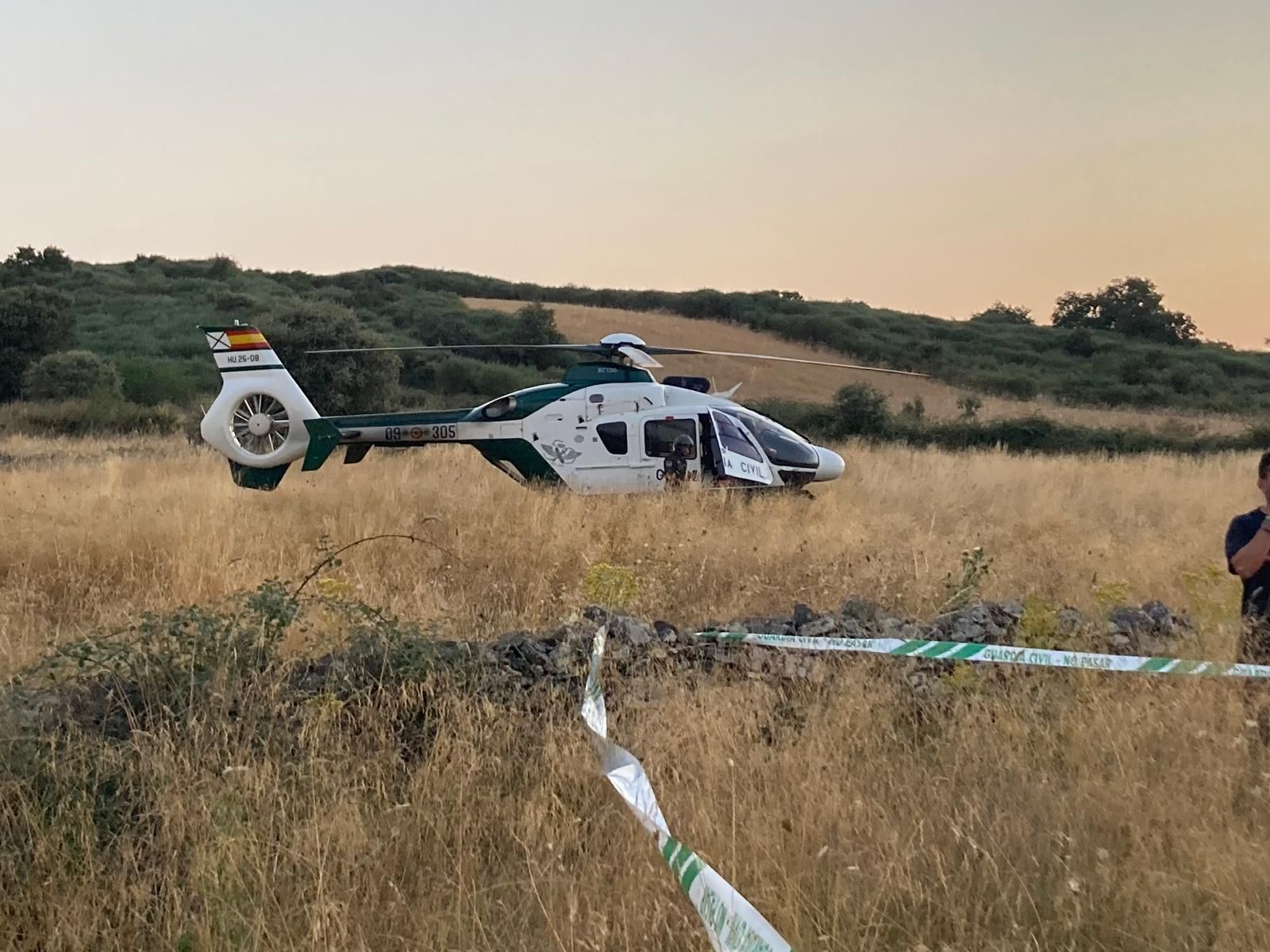 Aterrizaje del helicóptero en el paraje donde apareció el fallecido