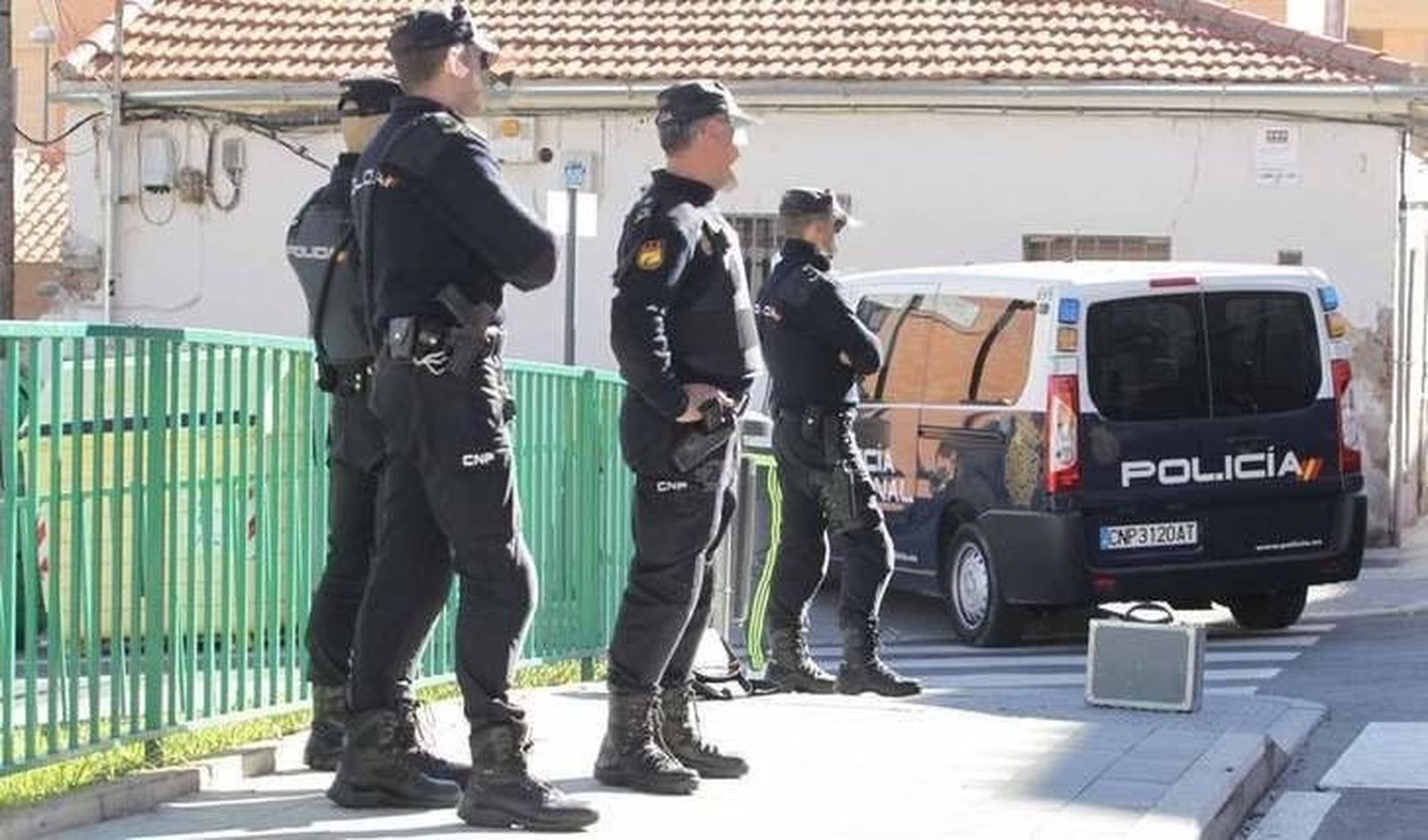 Detenidos por amenazar de muerte a una pareja y con secuestrar a sus hijos mientras bateaban su coche