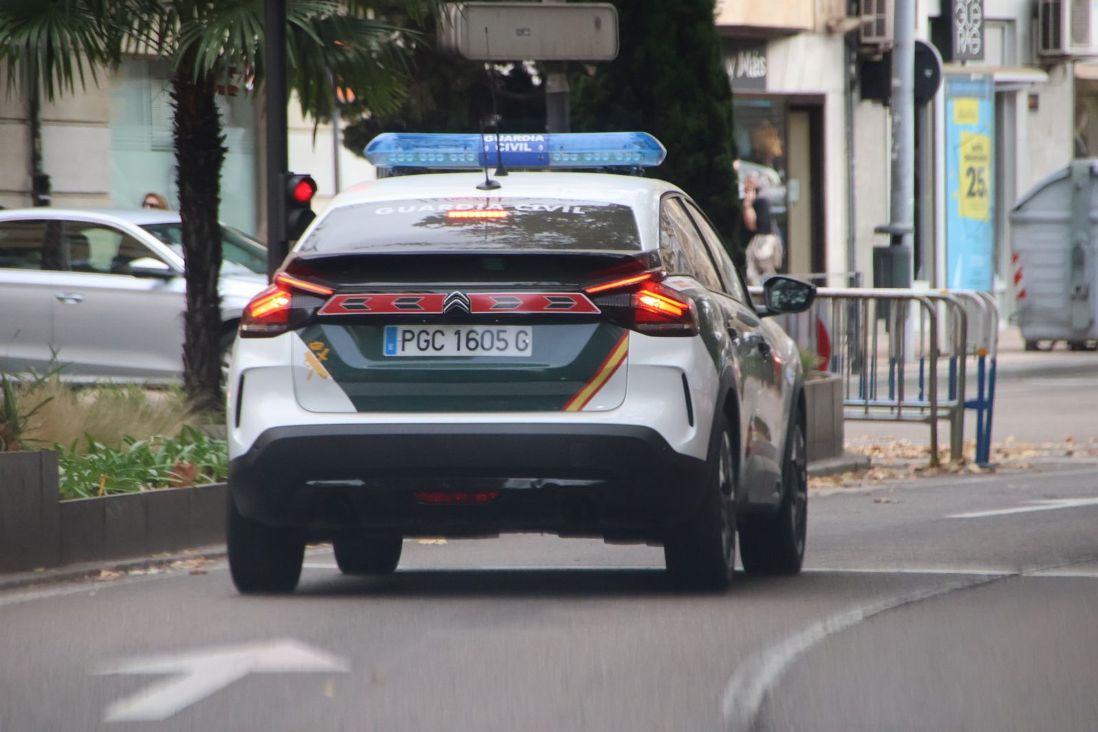 Guardia civil por carmelitas