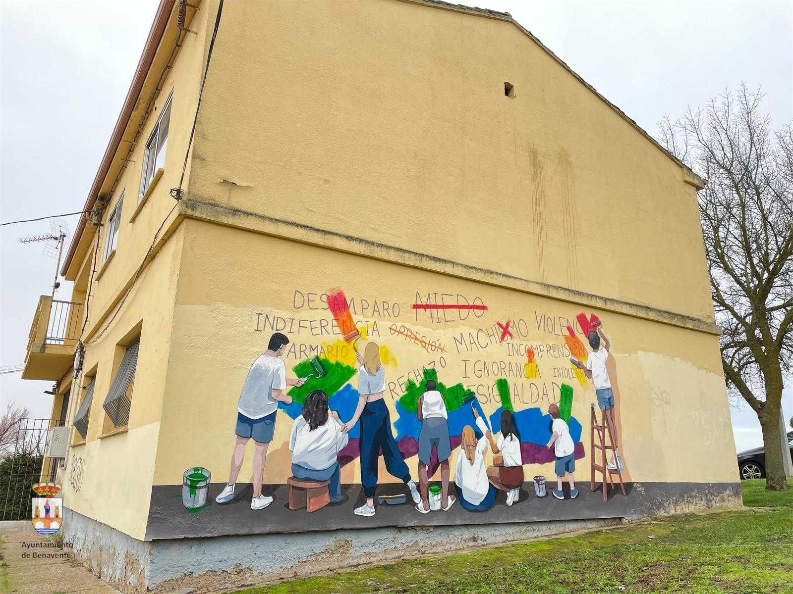Imagen del mural LGTBI inaugurado en Benavente