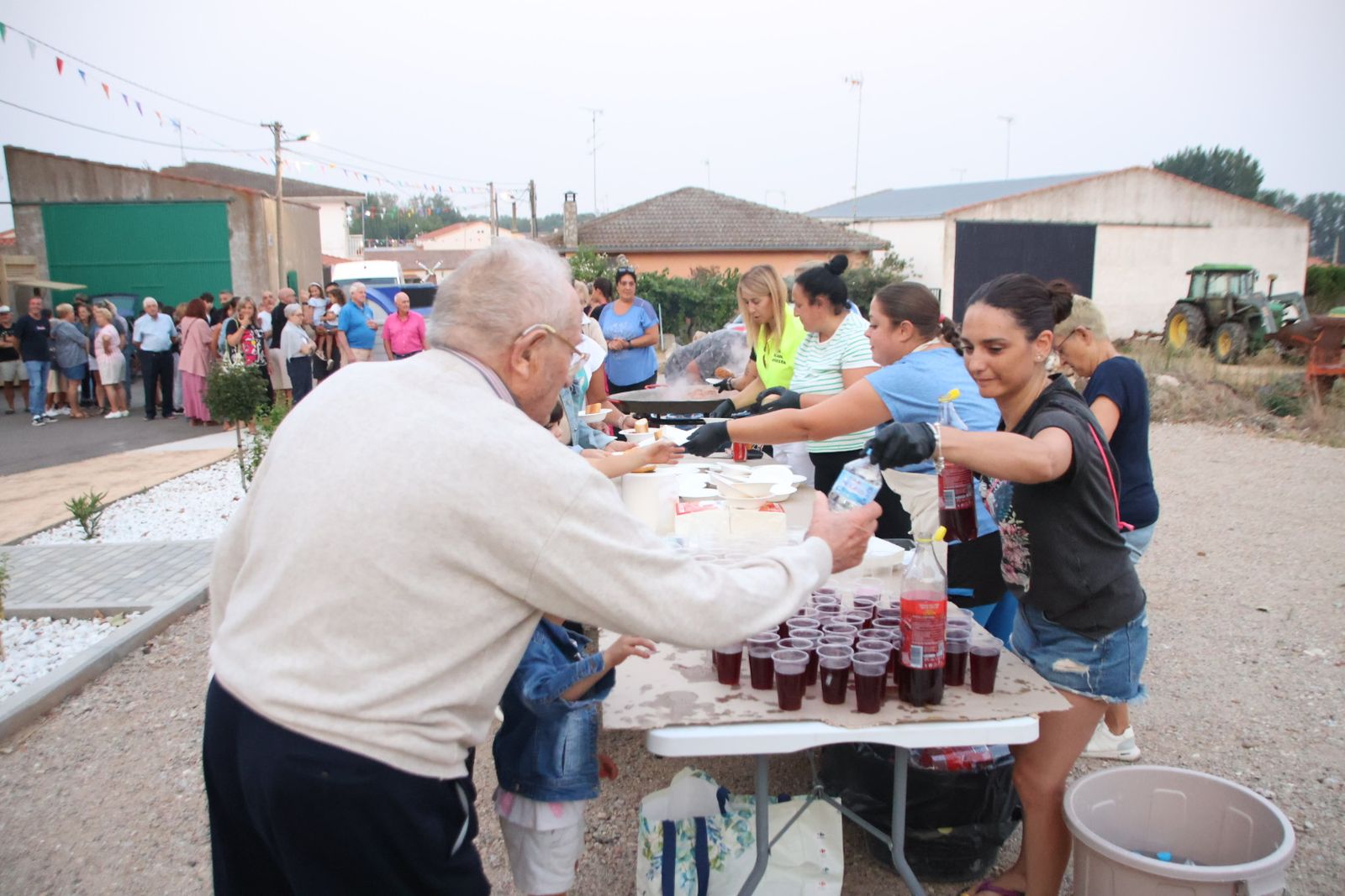 Villagonzalo, cena de chichas en la pista 