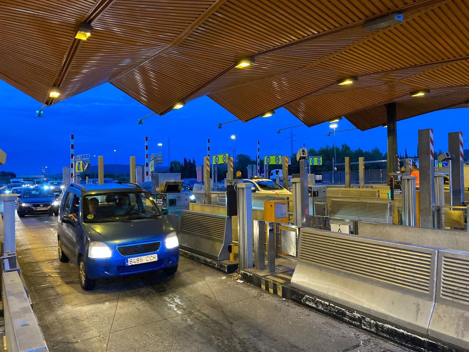 Antiguas barreras de peaje en la AP 7. FOTO EP