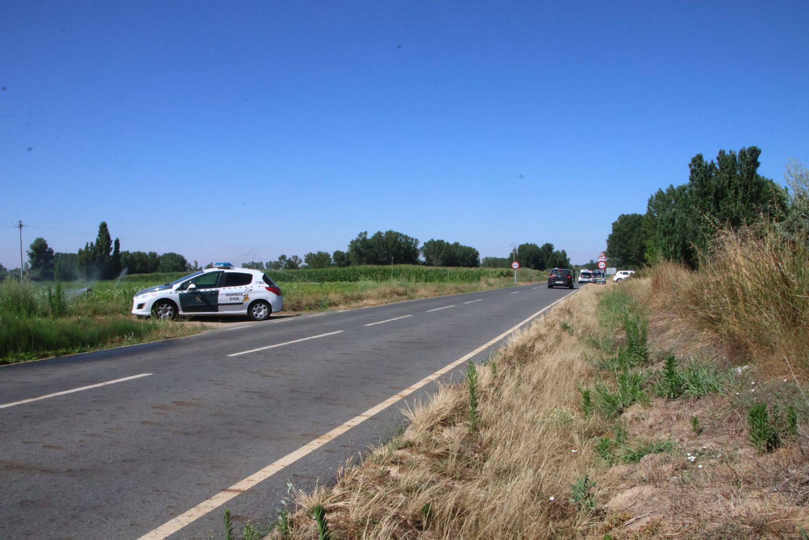 Guardia Civil en la carretera de Aldearrubia