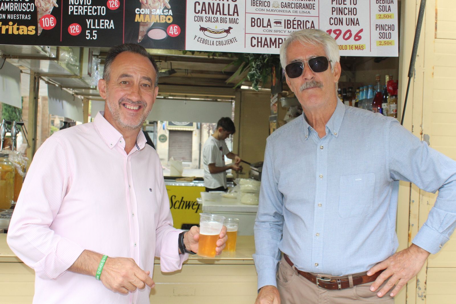 Ambiente en la Feria de Día en el mediodía de este miercoles