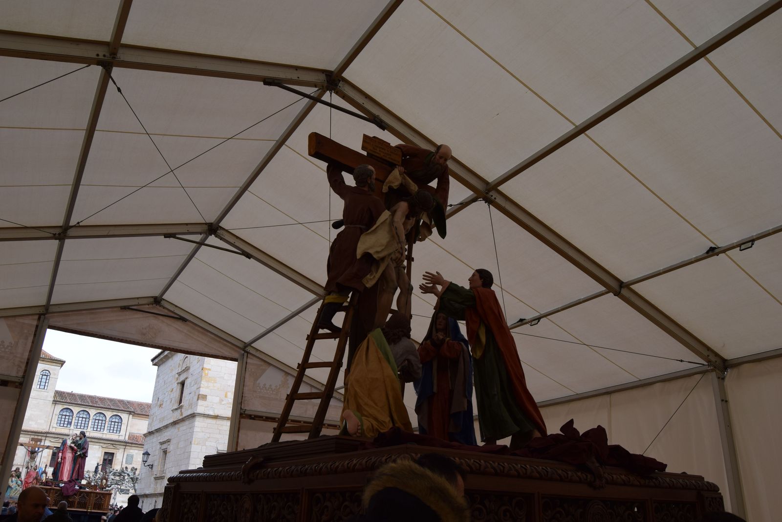 traslado-de-los-pasos-de-semana-santa-a-la-carpa-27