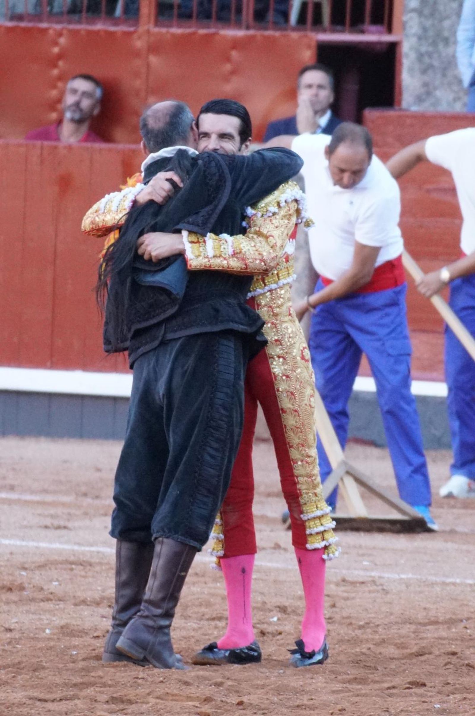 Emilio de Justo, Juan Ortega y Roca Rey inauguran el cartel de figuras en la feria de Salamanca: la corrida de Garcigrande en imágenes