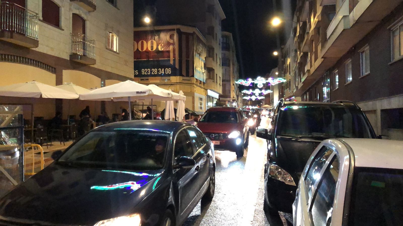 Atascos en las calles aledañas al recorrido de la cabalgata. Foto SALAMANCA24HORAS.