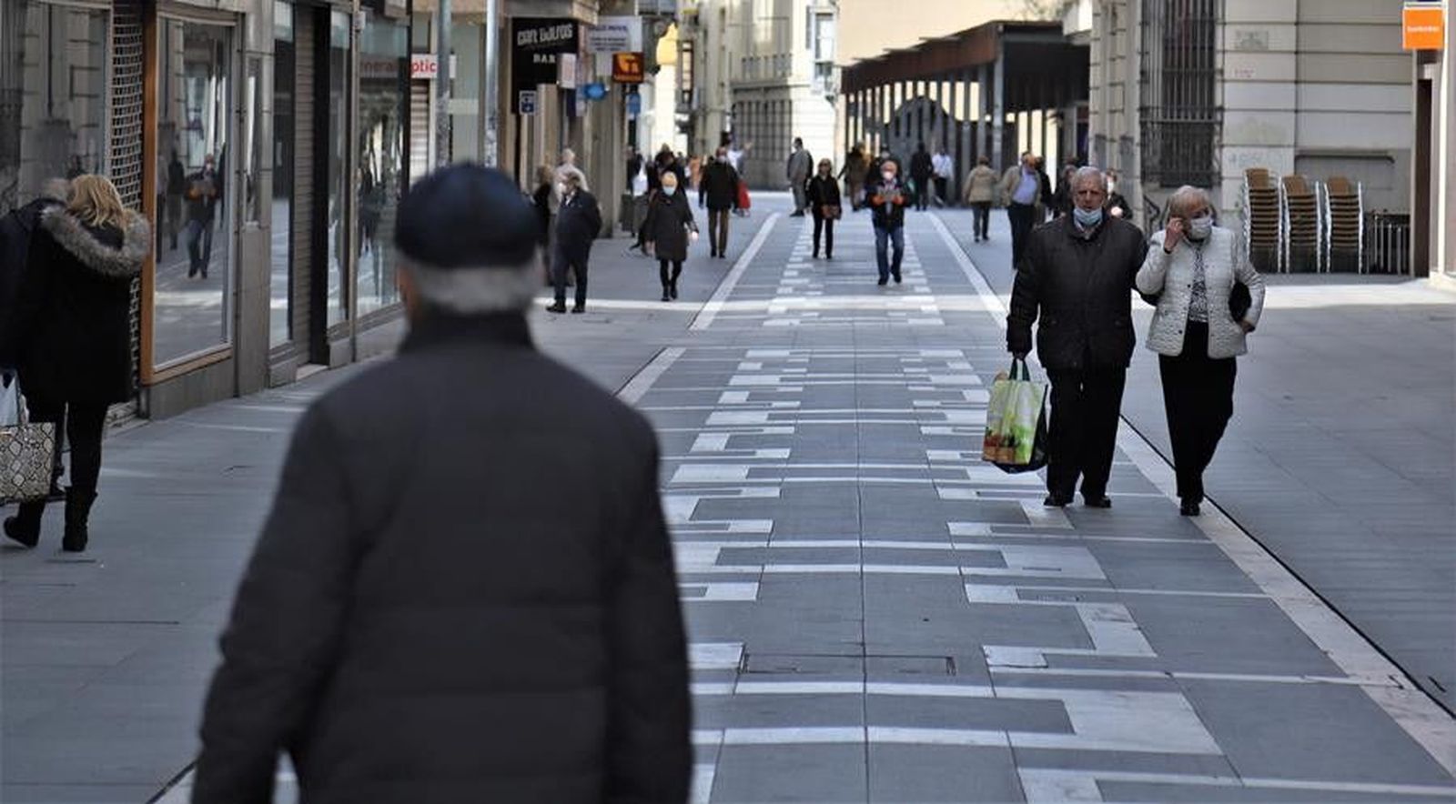 Zamoranos pasean por la calle Santa Clara