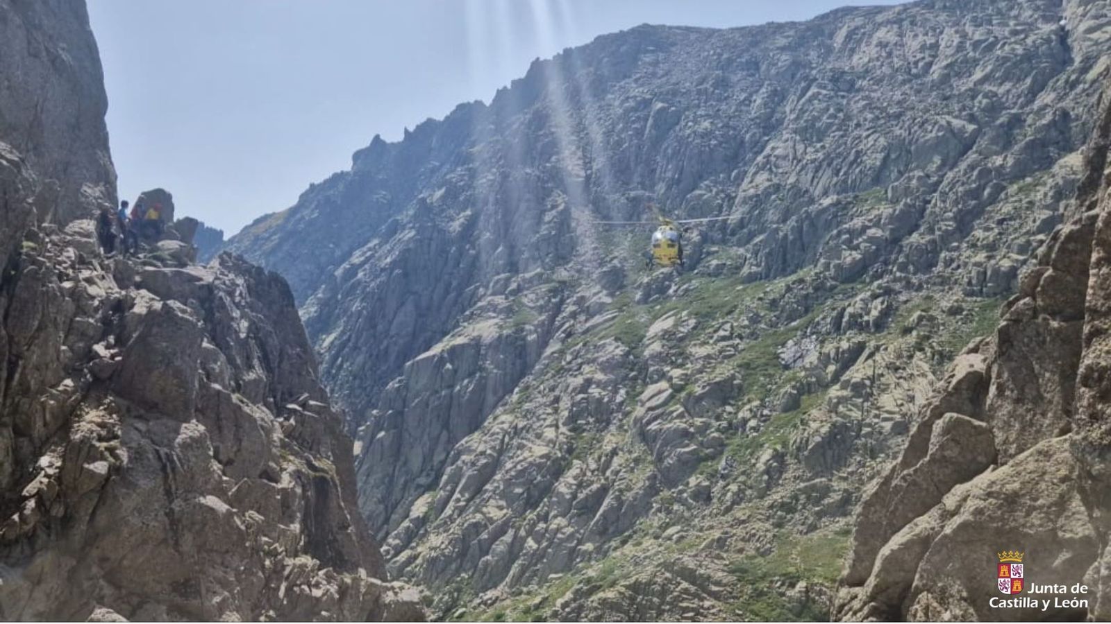 Pierde la vida un varón de 30 años practicando escalada en la Cuerda de Los Galayos (Ávila). Foto: 112 CyL Pierde la vida un varón de 30 años practicando escalada en la Cuerda de Los Galayos (Ávila). Foto: 112 CyL