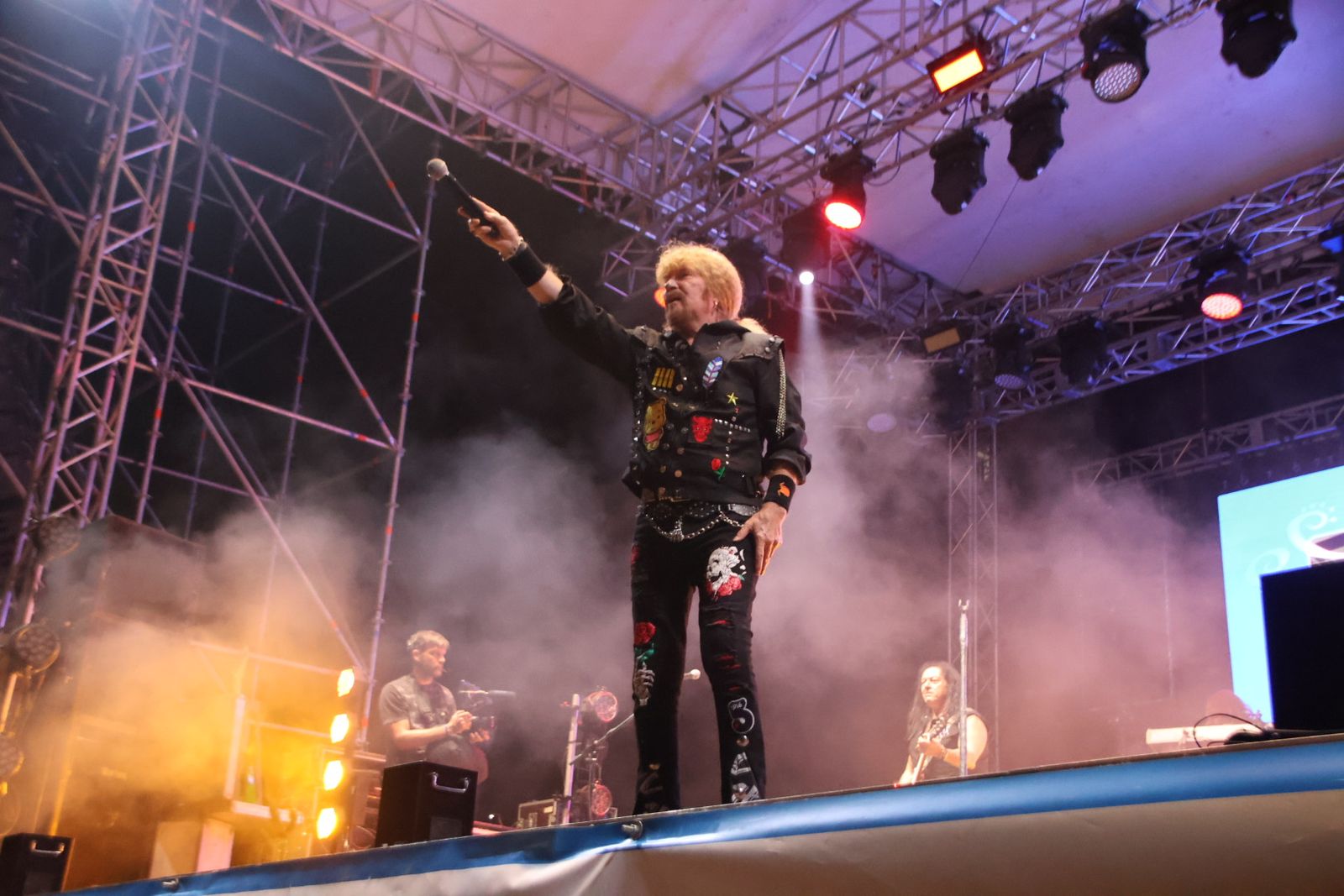 Medina Azahara hace vibrar a la Plaza Mayor de Salamanca con su eterno y emblemático rock