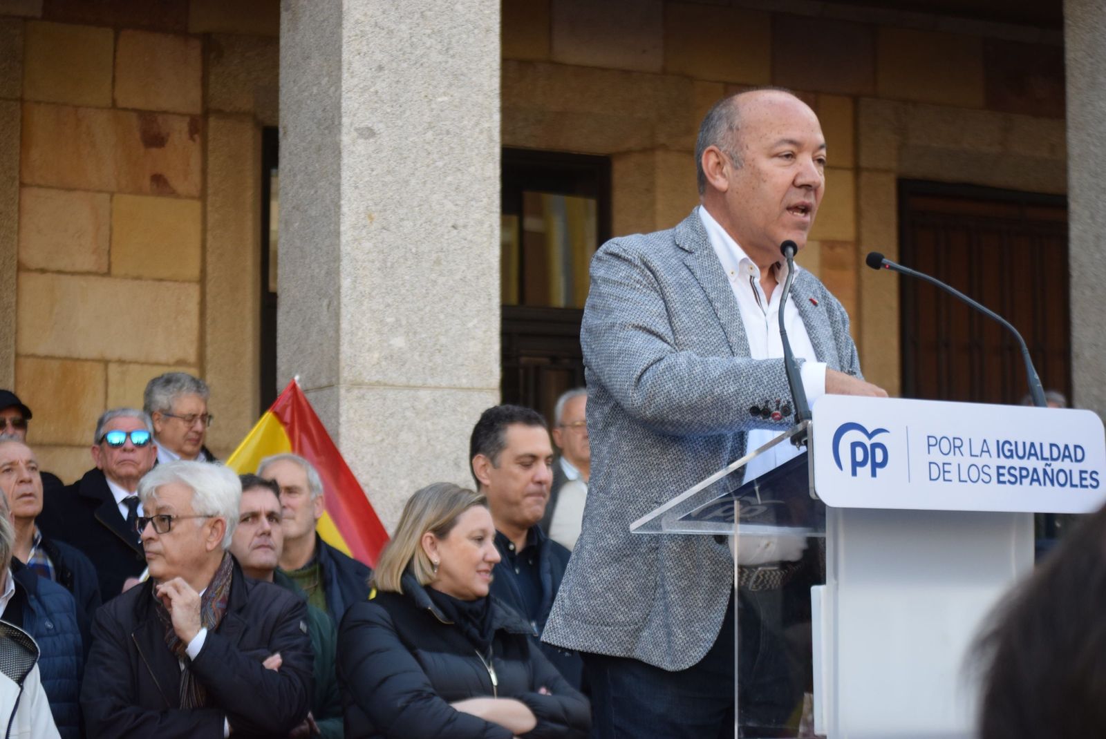 concentracion-del-pp-contra-la-amnistia-38