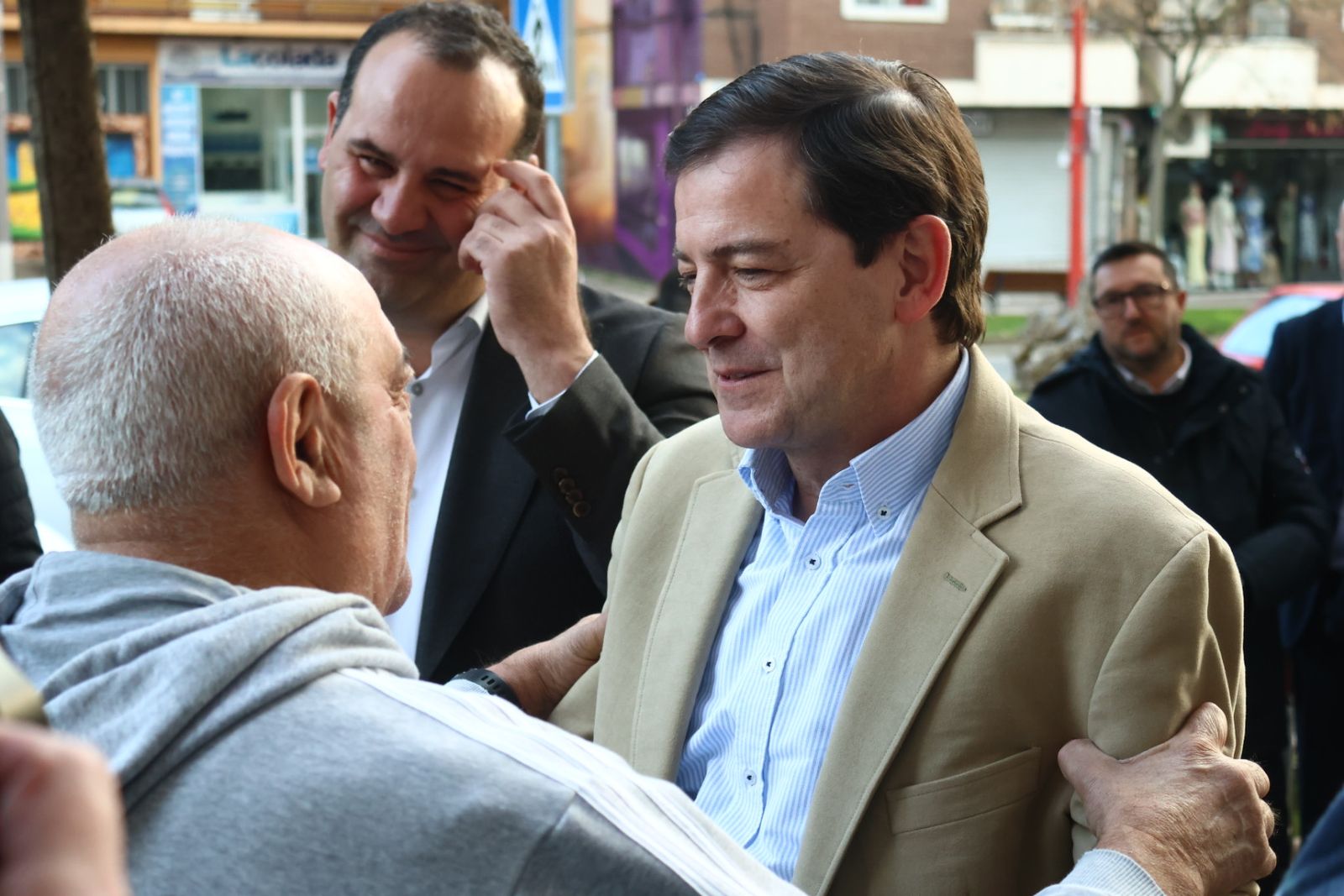 Alfonso Fernández Mañueco visita Santa Marta