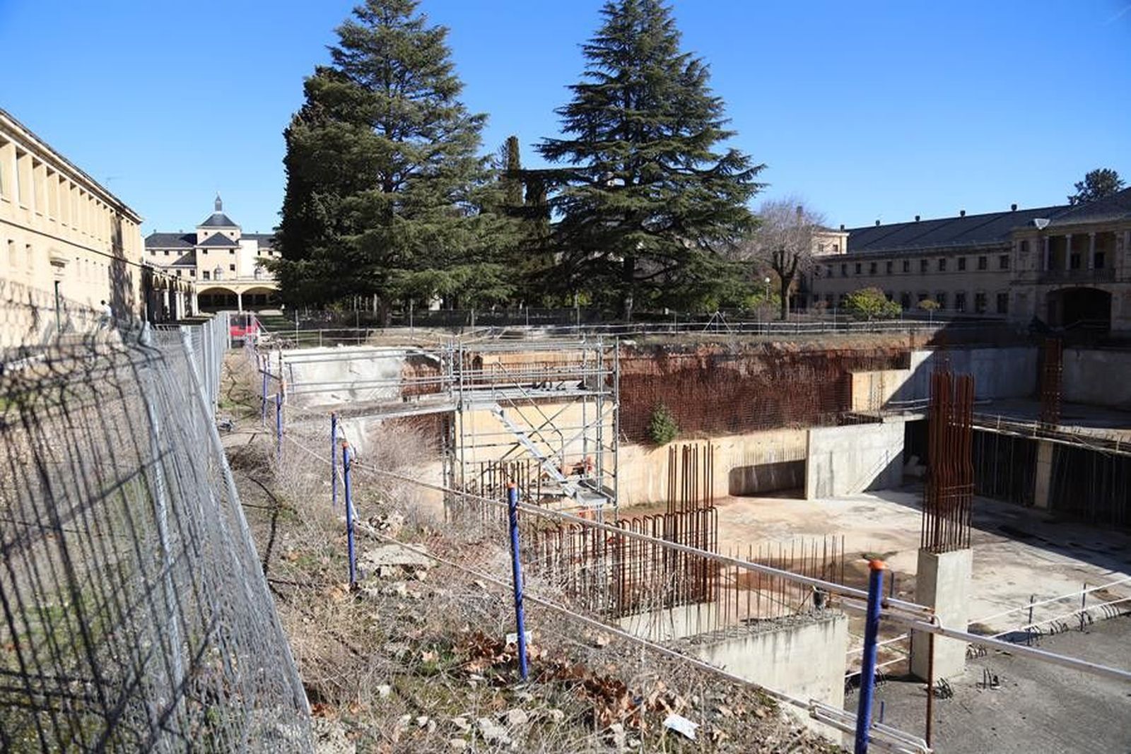 Agujero laboral centro civico obra  (3) (Copy)