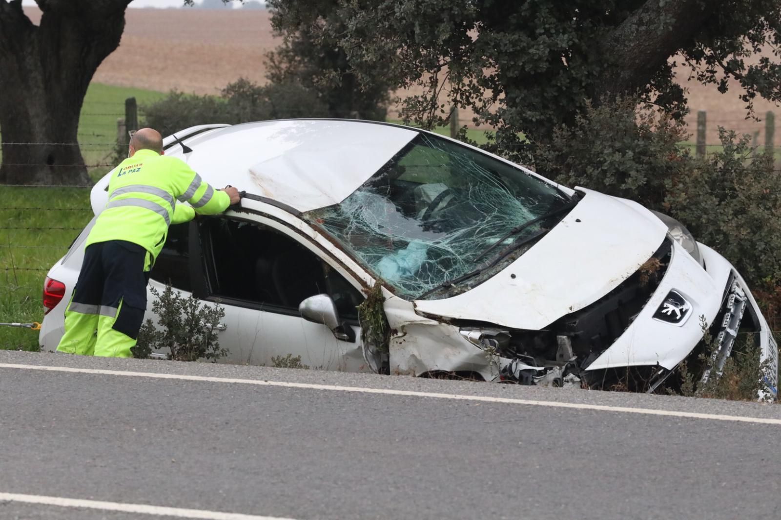 Uno de los turismos quedó totalmente destrozado