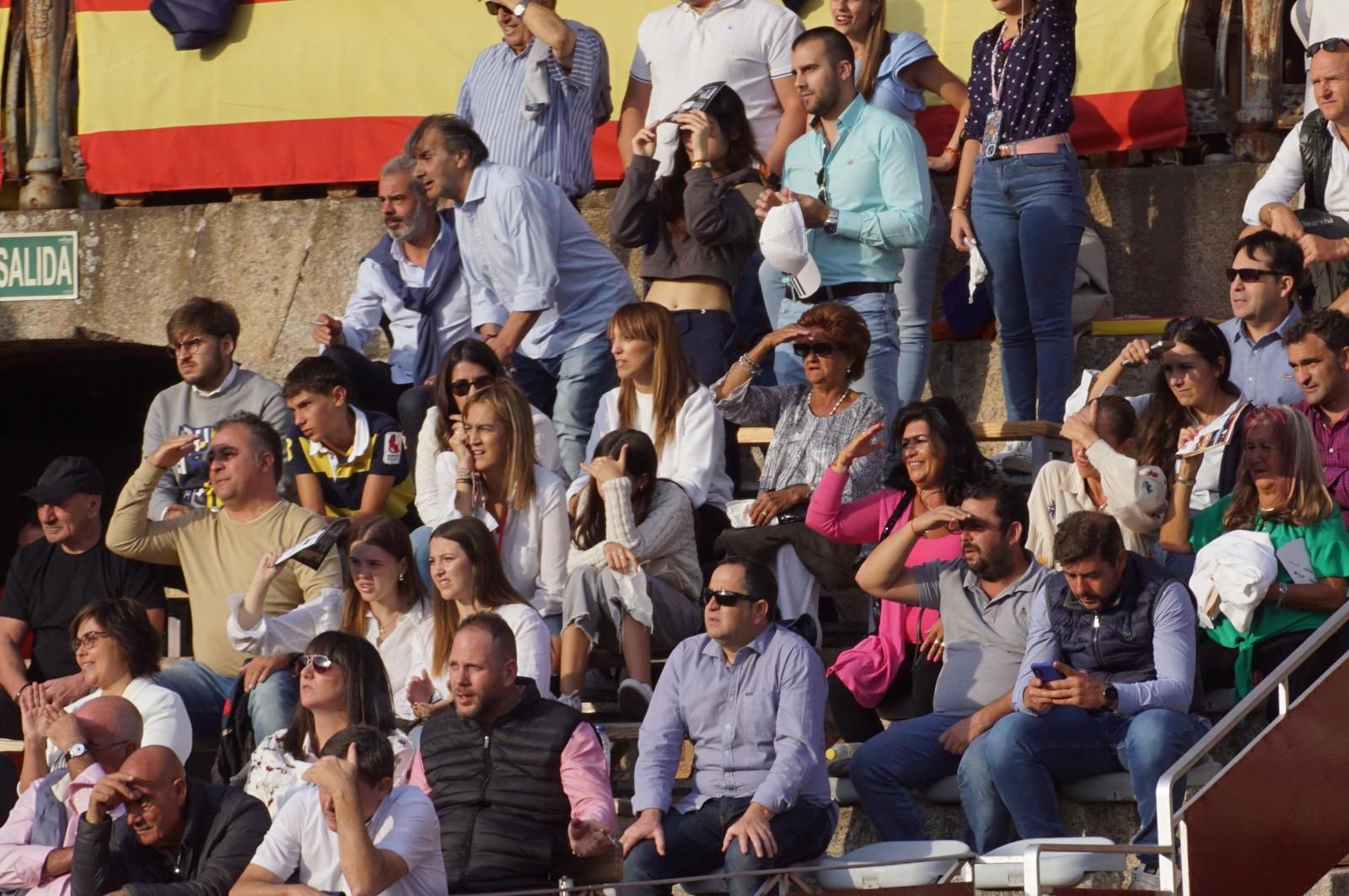 resumen-fotografico-del-ambiente-en-los-tendidos-de-la-glorieta-durante-la-corrida-concurso-22-de-septiembre-fotos-juanes-111