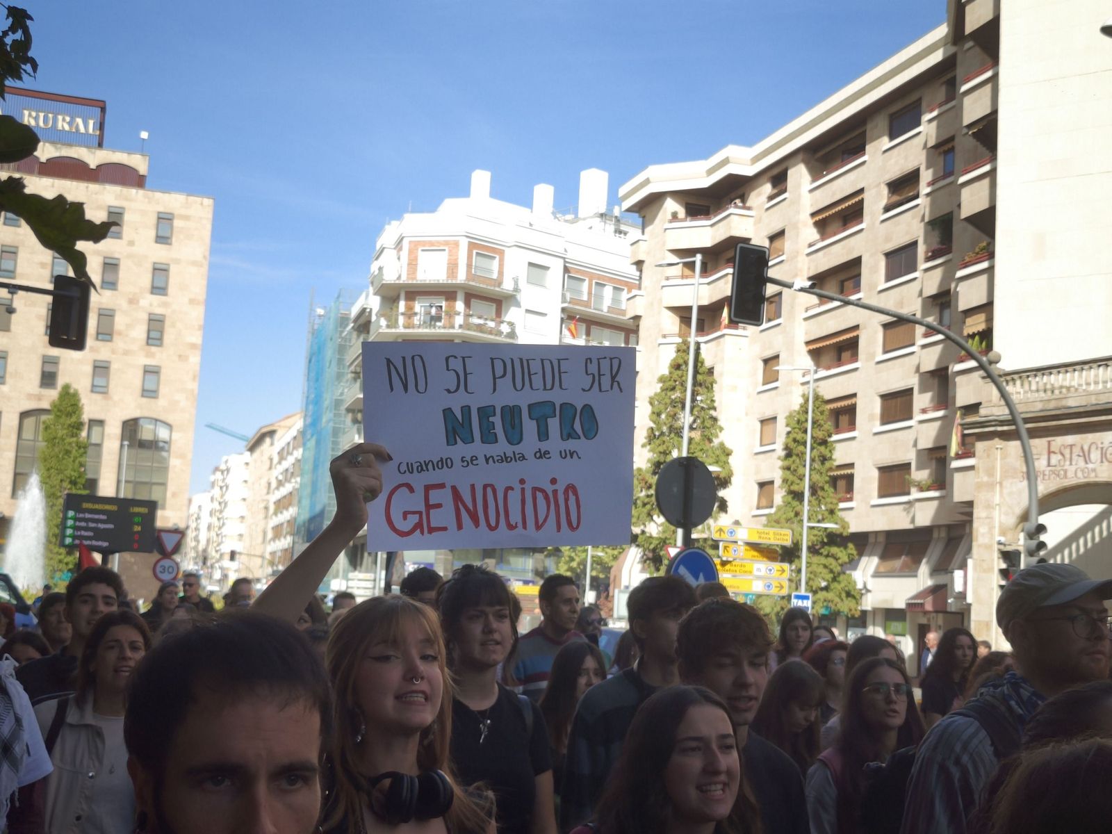 Los estudiantes de Salamanca recorren Salamanca alzando la voz por Palestina