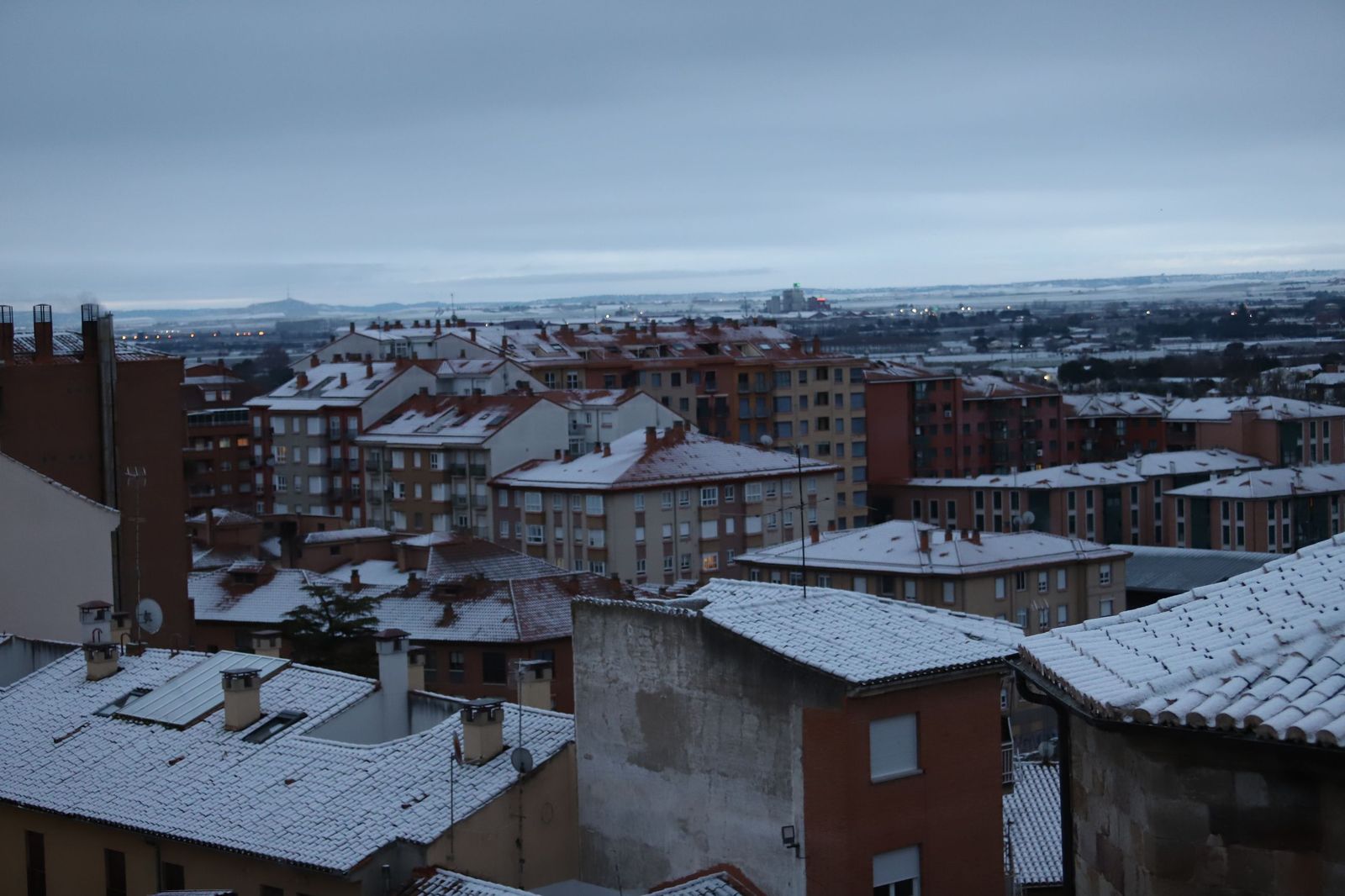 Imagen de la capital teñida de blanco